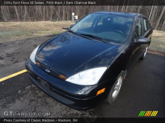 2001 Ford Focus SE Sedan in Pitch Black