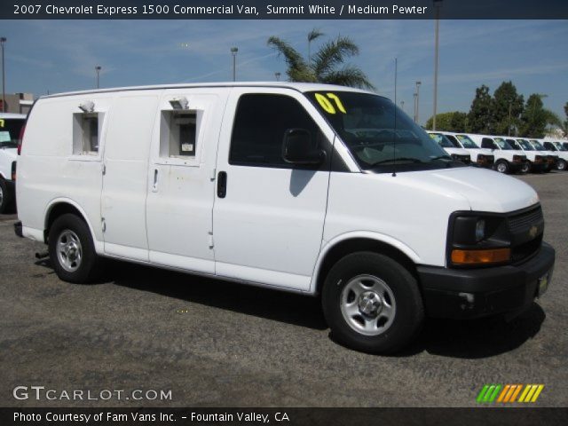 2007 Chevrolet Express 1500 Commercial Van in Summit White