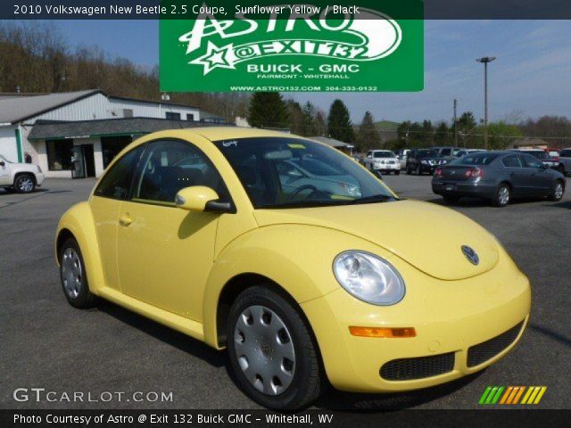 2010 Volkswagen New Beetle 2.5 Coupe in Sunflower Yellow