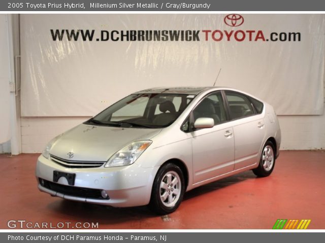 2005 Toyota Prius Hybrid in Millenium Silver Metallic