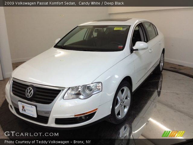 2009 Volkswagen Passat Komfort Sedan in Candy White