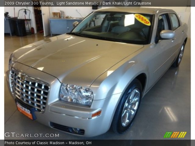 2009 Chrysler 300 Touring in Light Sandstone Metallic