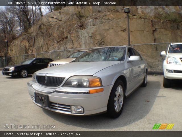 2000 Lincoln LS V8 in Light Parchment Gold Metallic