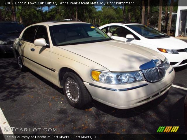 2002 Lincoln Town Car Cartier in White Pearlescent Metallic