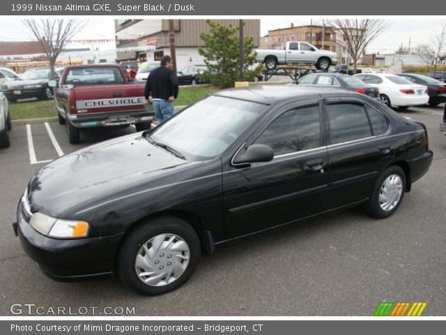 1999 Nissan Altima GXE in Super Black