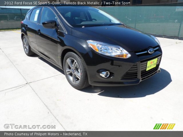 2012 Ford Focus SE Sport 5-Door in Tuxedo Black Metallic