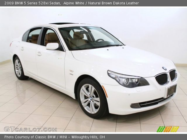 2009 BMW 5 Series 528xi Sedan in Alpine White