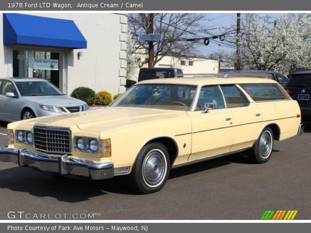 1978 Ford LTD Wagon in Antique Cream