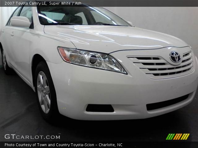 2007 Toyota Camry LE in Super White