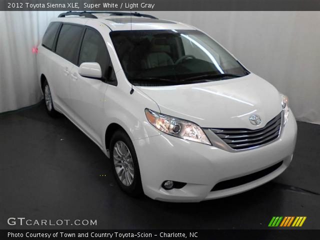 2012 Toyota Sienna XLE in Super White