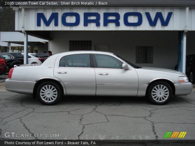 2005 Lincoln Town Car Sedan in Silver Birch Metallic