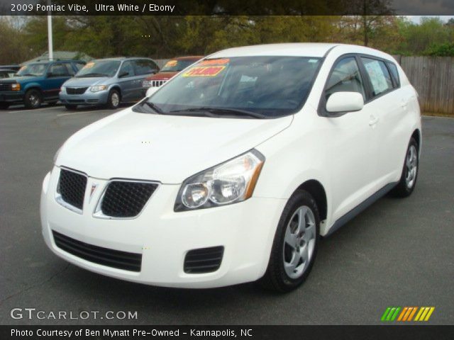 2009 Pontiac Vibe  in Ultra White