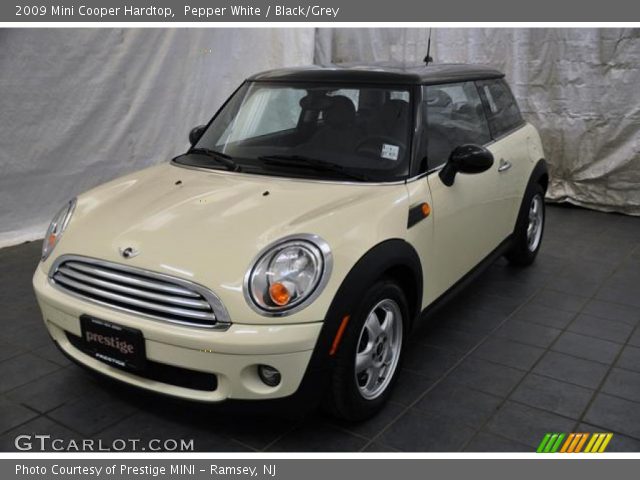 2009 Mini Cooper Hardtop in Pepper White
