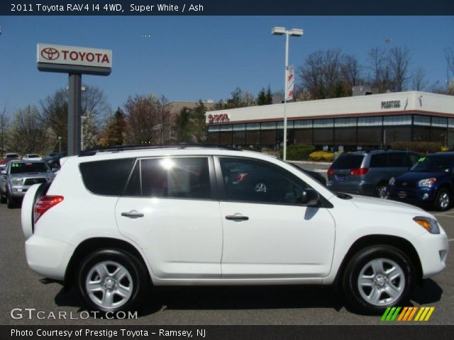 2011 Toyota RAV4 I4 4WD in Super White