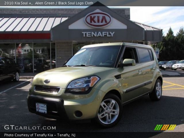 2010 Kia Soul + in Alien Green