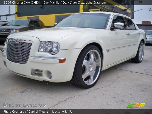 2006 Chrysler 300 C HEMI in Cool Vanilla