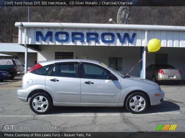 2005 Ford Focus ZX5 SES Hatchback in CD Silver Metallic