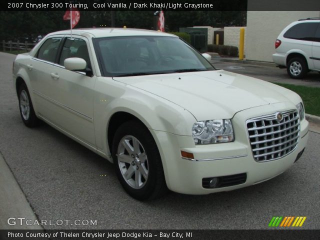 2007 Chrysler 300 Touring in Cool Vanilla