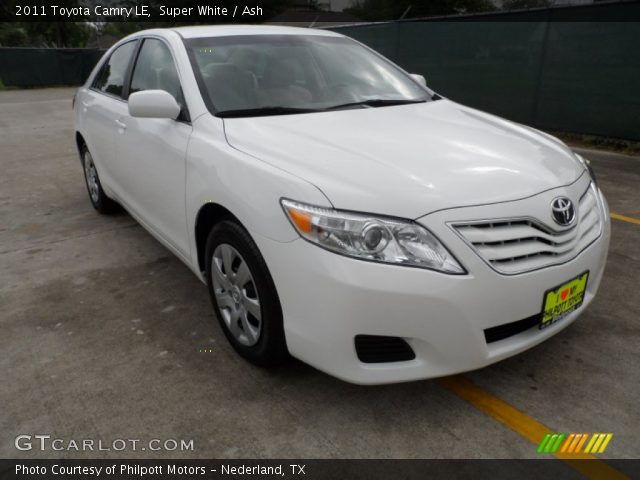 2011 Toyota Camry LE in Super White