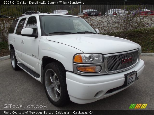2005 GMC Yukon Denali AWD in Summit White