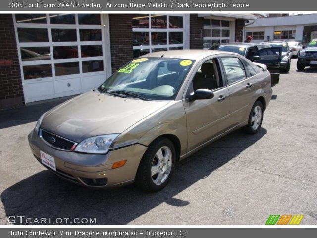 2005 Ford Focus ZX4 SES Sedan in Arizona Beige Metallic