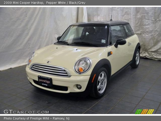 2009 Mini Cooper Hardtop in Pepper White