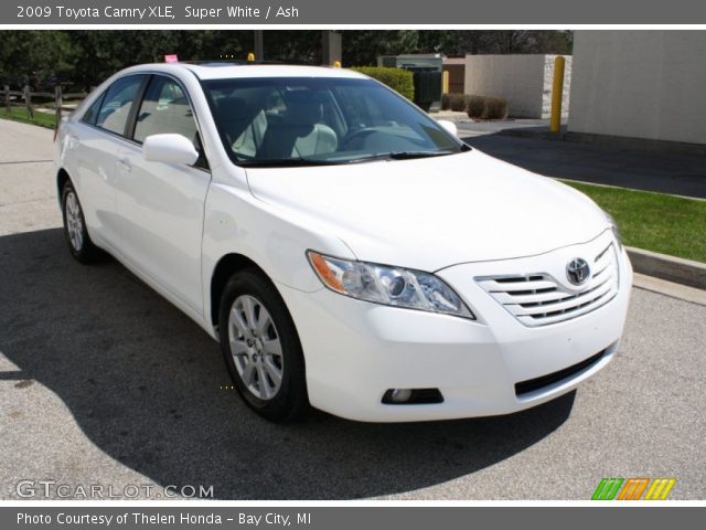 2009 Toyota Camry XLE in Super White