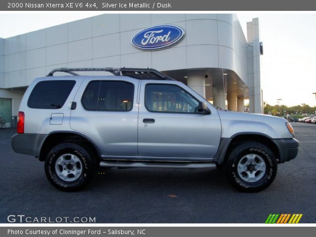 2000 Silver nissan xterra