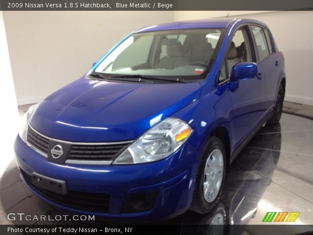 2009 Nissan Versa 1.8 S Hatchback in Blue Metallic