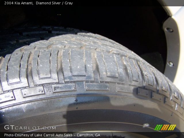 2004 Kia Amanti  in Diamond Silver