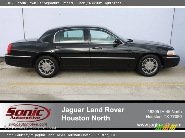 2007 Lincoln Town Car Signature Limited in Black