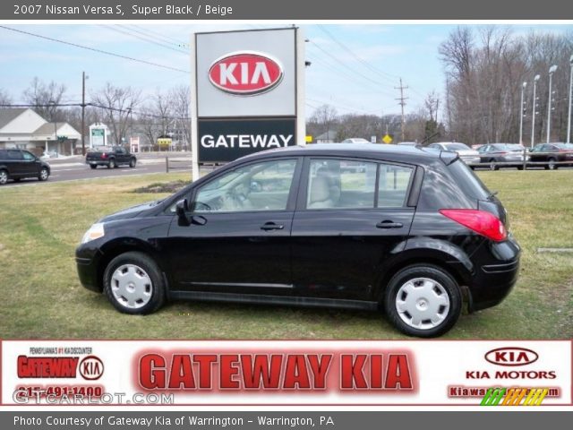 2007 Nissan Versa S in Super Black