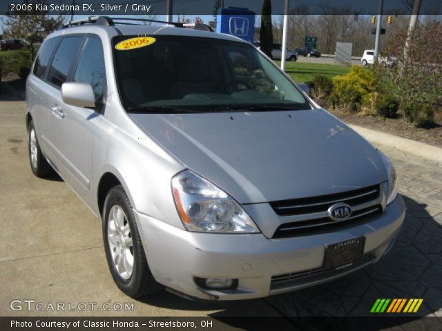 2006 Kia Sedona EX in Silver