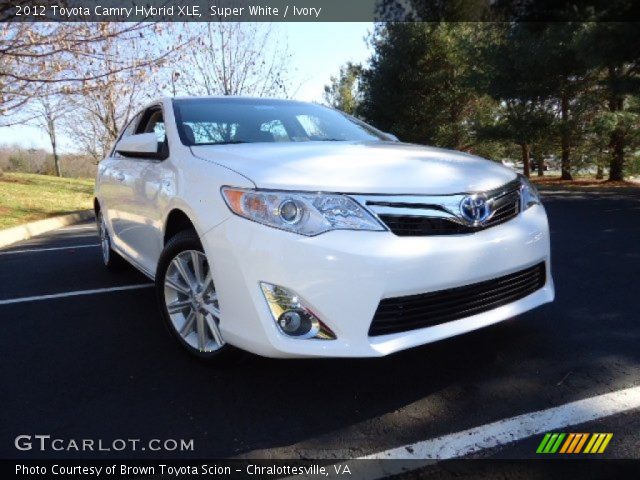 2012 Toyota Camry Hybrid XLE in Super White
