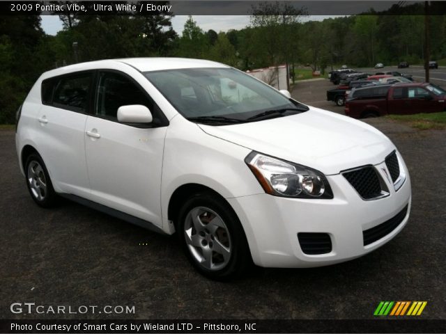 2009 Pontiac Vibe  in Ultra White