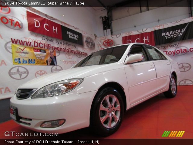 2004 Toyota Camry LE in Super White