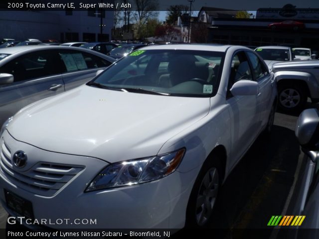 2009 Toyota Camry LE in Super White