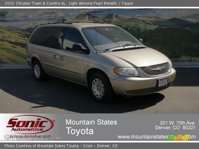 2002 Chrysler Town & Country eL in Light Almond Pearl Metallic