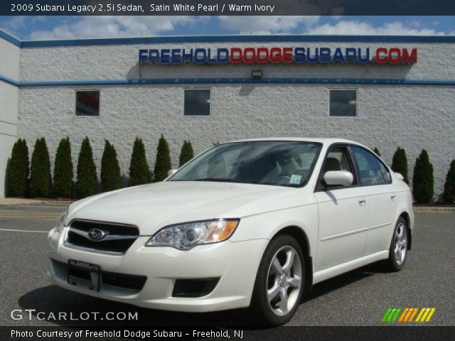 2009 Subaru Legacy 2.5i Sedan in Satin White Pearl
