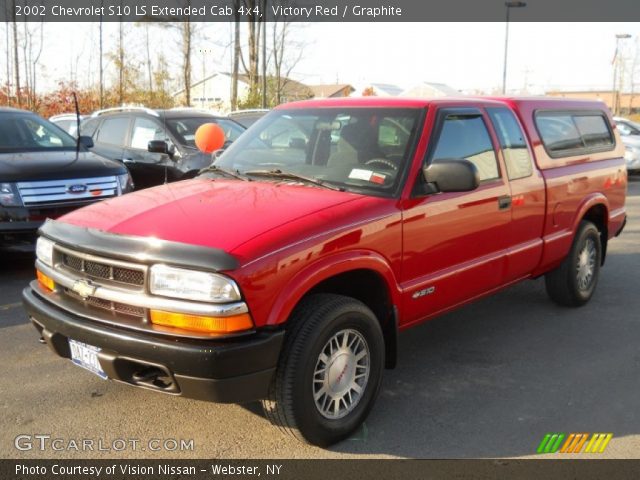 2002 Chevrolet S10 LS Extended Cab 4x4 in Victory Red