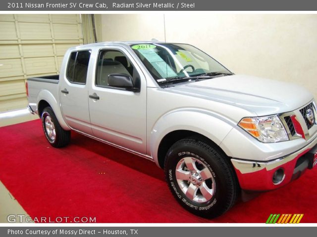 2011 Nissan Frontier SV Crew Cab in Radiant Silver Metallic