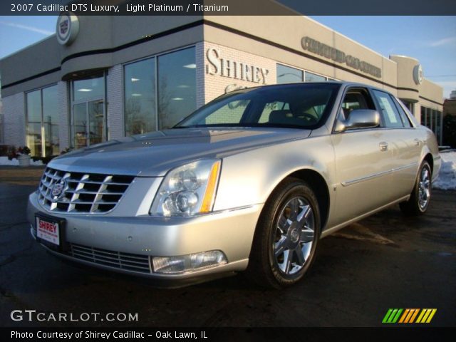2007 Cadillac DTS Luxury in Light Platinum