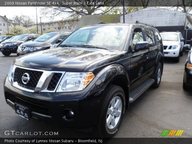 2009 Nissan Pathfinder SE 4x4 in Super Black