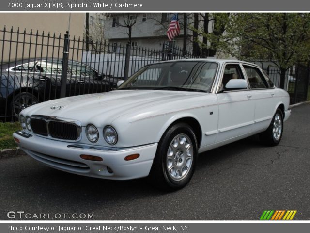 2000 Jaguar XJ XJ8 in Spindrift White