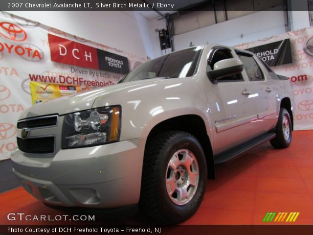 2007 Chevrolet Avalanche LT in Silver Birch Metallic