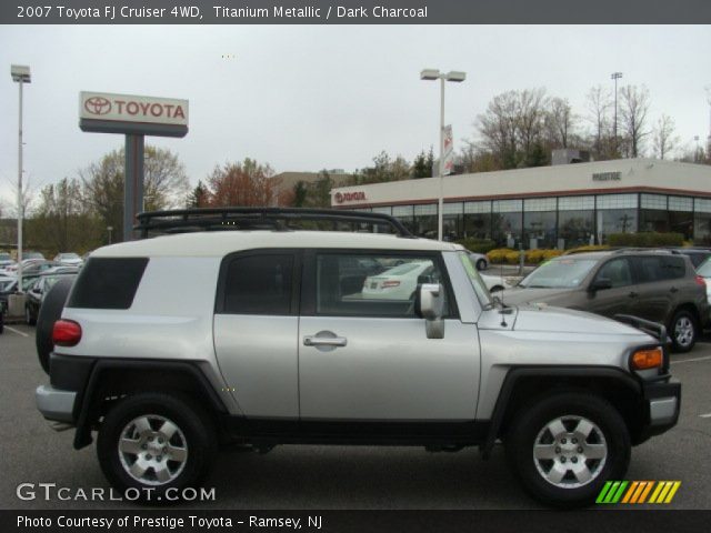 2007 Toyota FJ Cruiser 4WD in Titanium Metallic