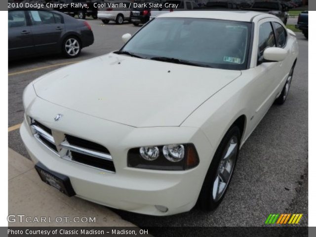 2010 Dodge Charger Rallye in Cool Vanilla
