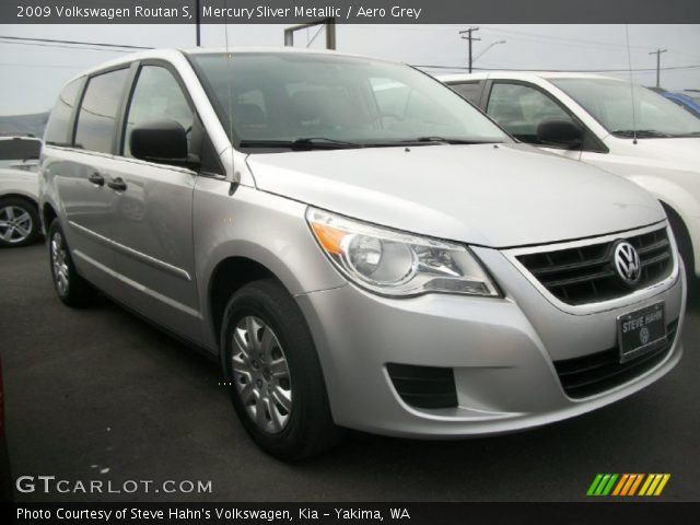 2009 Volkswagen Routan S in Mercury Sliver Metallic