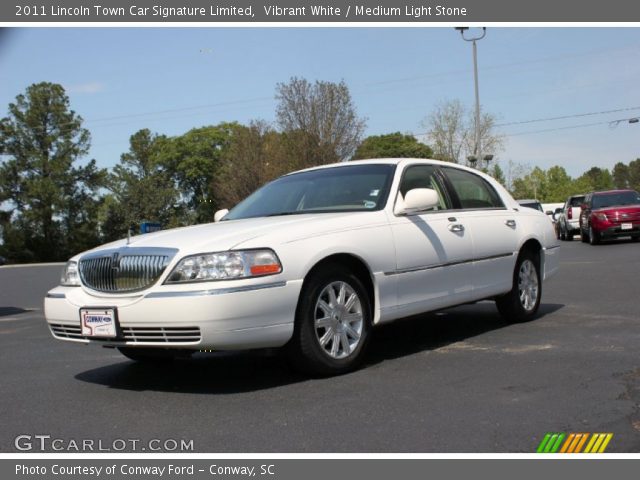 2011 Lincoln Town Car Signature Limited in Vibrant White