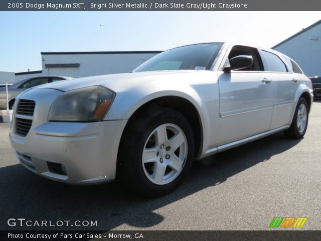 2005 Dodge Magnum SXT in Bright Silver Metallic